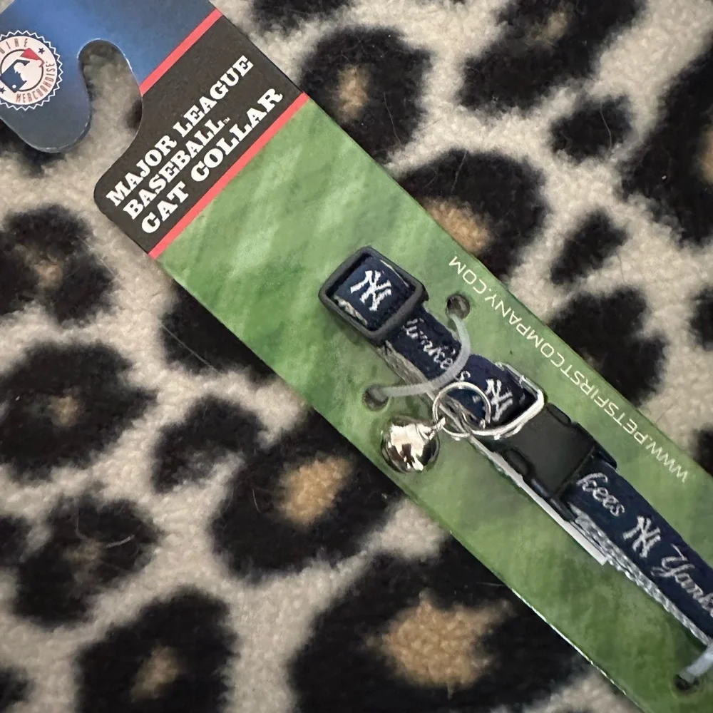 NWT New York Yankees adjustable cat collar